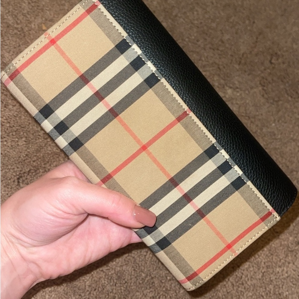 Burberry Wallet - Picture 2 of 4